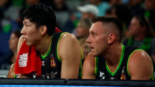 开云体育下载-22+10+7统治攻防！周琦在NBL赛场刻下第一份印记